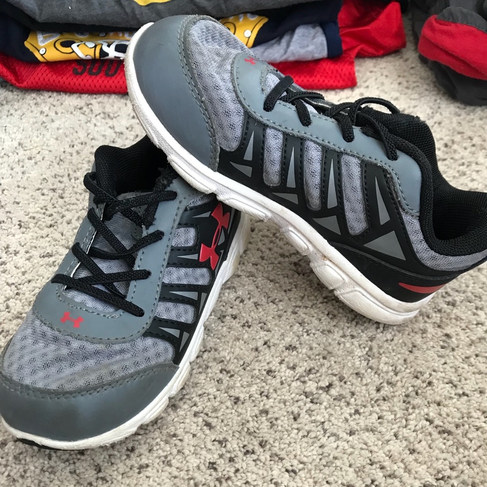 Under Armour boys size 10 sneakers